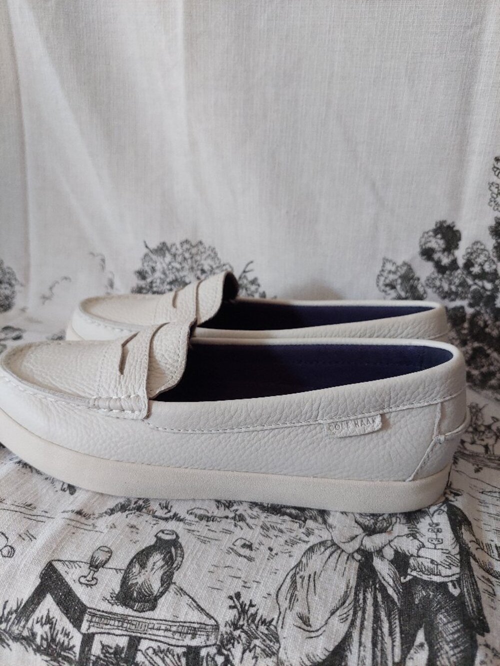 COLE HAAN Nantucket Loafers Women's Sz 7B Chalk Tumbled Leather / Ivory